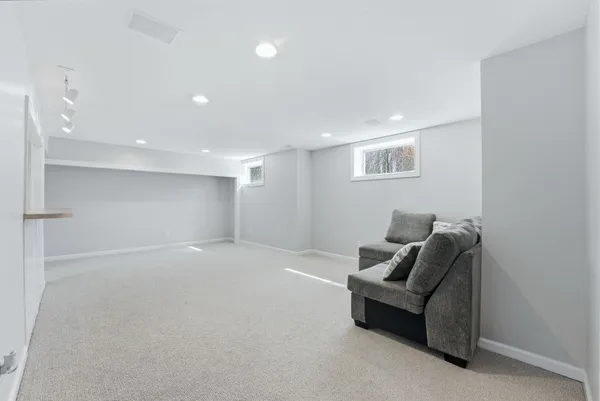 $525,000 | 7415 Witling Boulevard, Roanoke, IN 46783