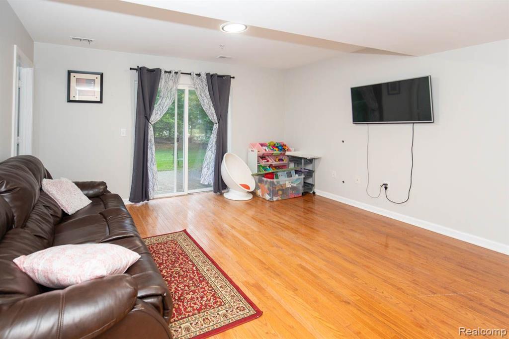 581 Cherry Orchard Road Canton, MI 48188 - Photo 45 of 50