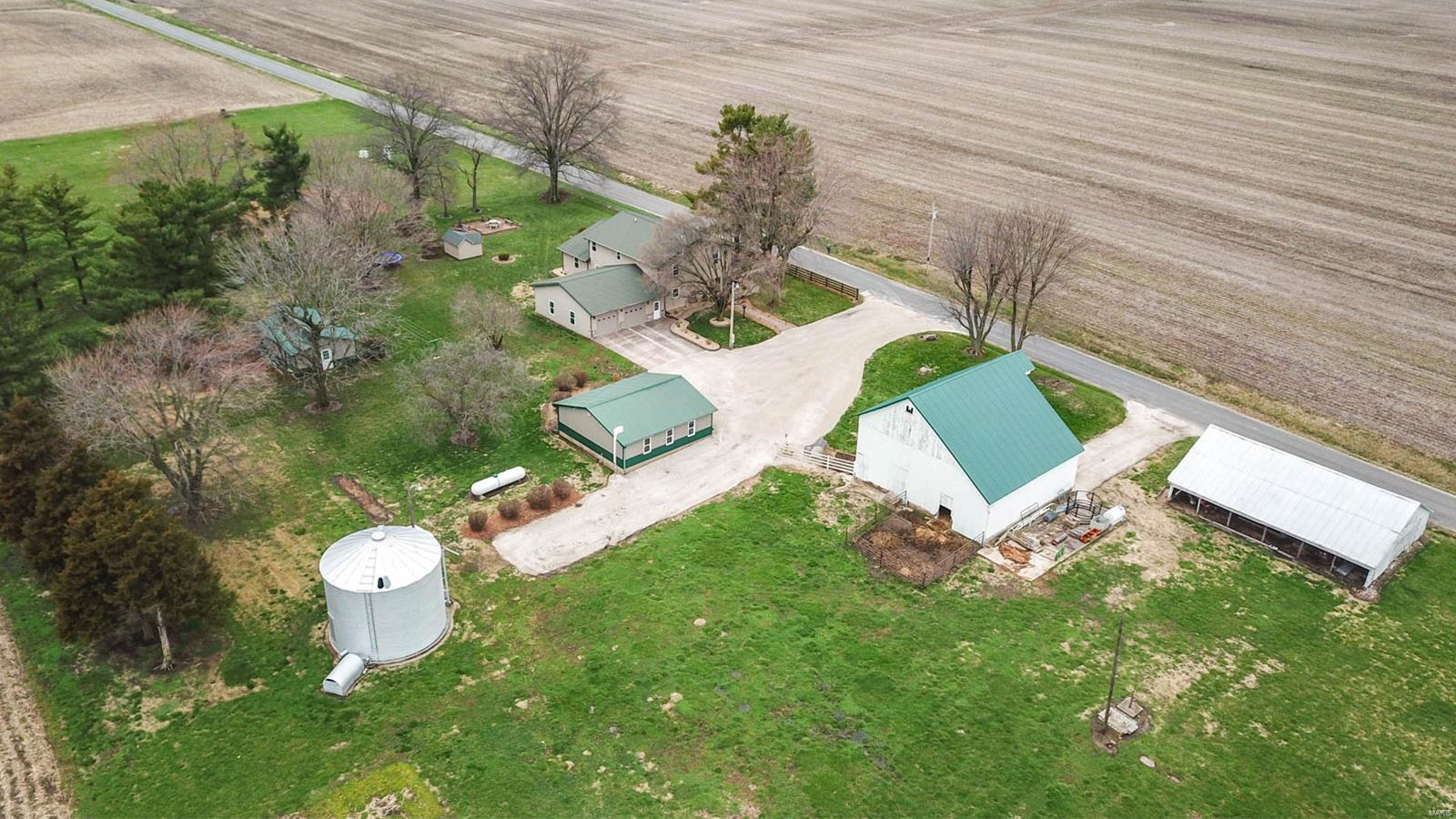 495 East White Hall Road White Hall, IL 62092 - Photo 5 of 76