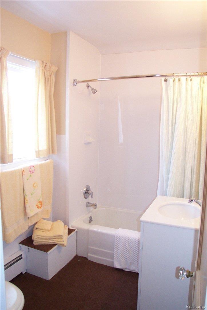 256 Ravine Road Birmingham, MI 48009 - Photo 10 of 16 Bath