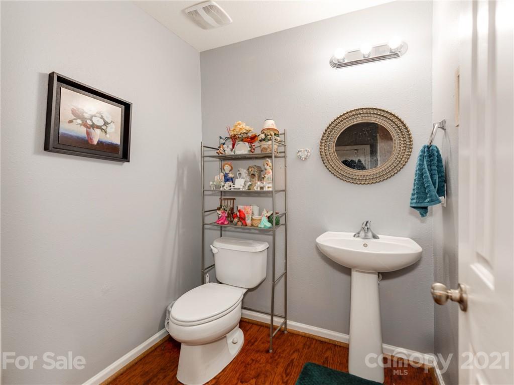 724 Overlook Road Lowell, NC 28098 - Photo 16 of 35 Gallery Image 16