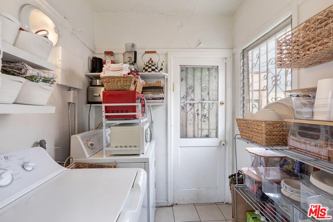 7471 Clinton Street Los Angeles, CA 90036 - Photo 11 of 21