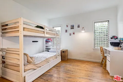 $1,250,000 | 7471 Clinton Street, Los Angeles, CA 90036