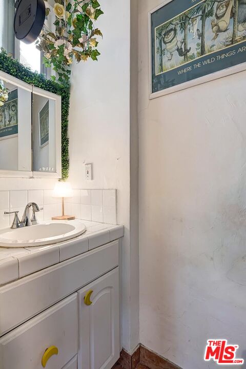 7471 Clinton Street Los Angeles, CA 90036 - Photo 16 of 21