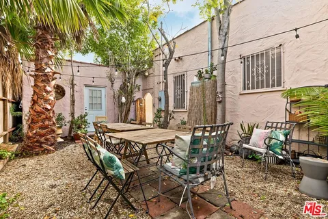 $1,250,000 | 7471 Clinton Street, Los Angeles, CA 90036