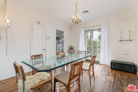 $1,250,000 | 7471 Clinton Street, Los Angeles, CA 90036