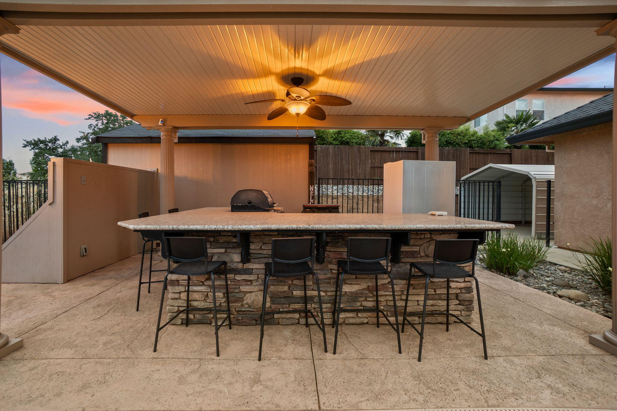 372 Stinson Loop Redding, CA 96003 - Photo 48 of 79 Patio