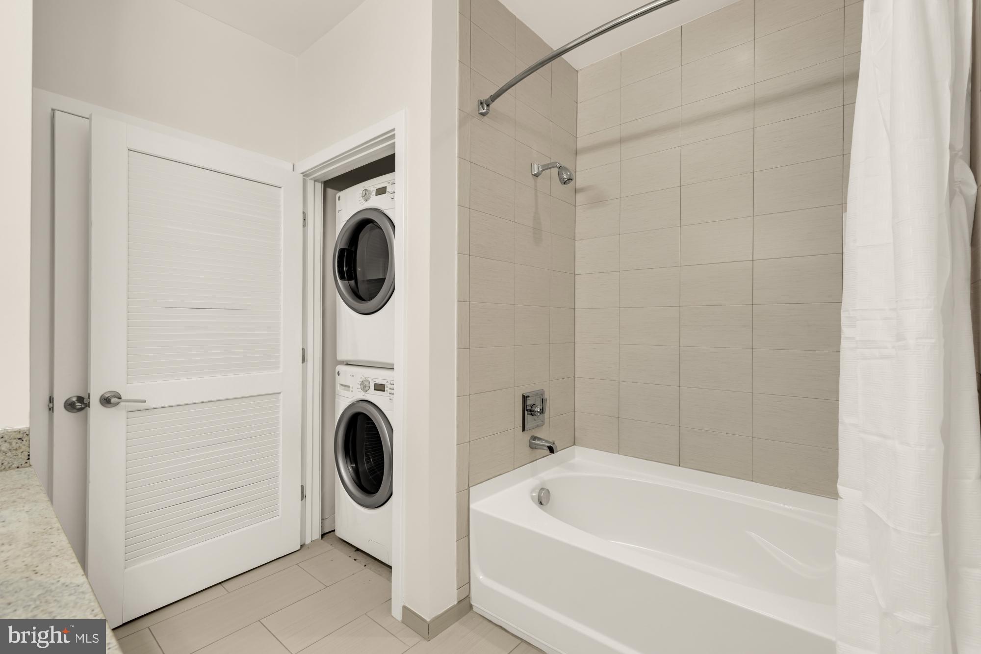 8005 13th Street, Unit 104 Silver Spring, MD 20910 - Photo 26 of 34 a bathroom with a bathtub and a window