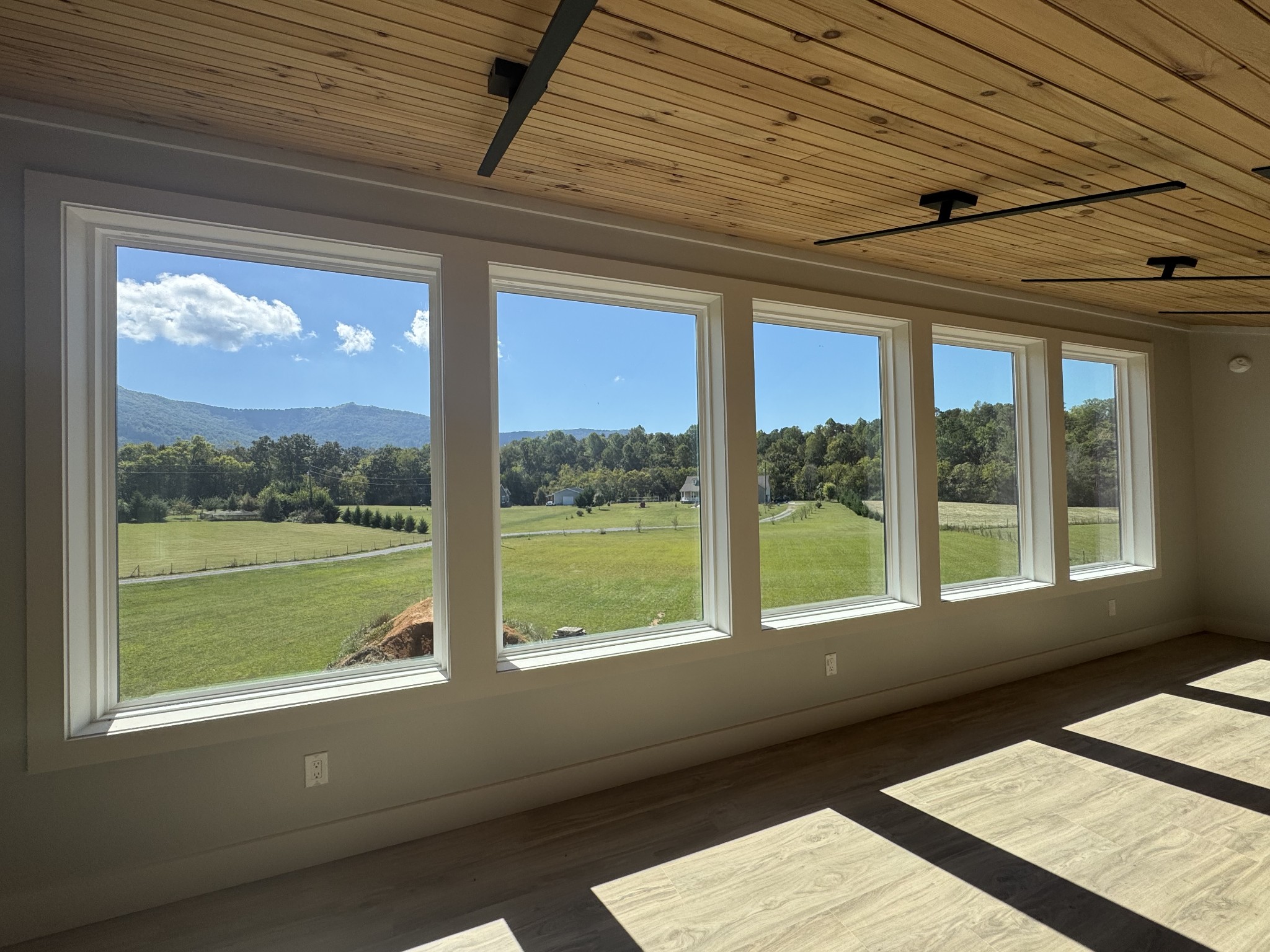 180 County Line Road Dandridge, TN 37725 - Photo 16 of 31 Gallery Image 16