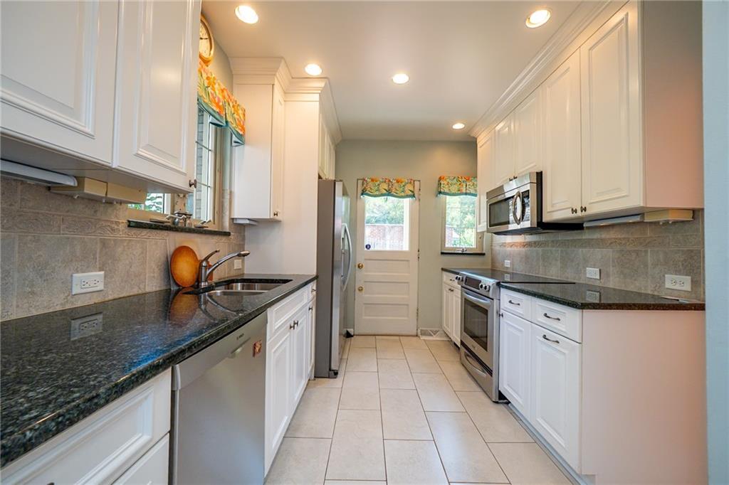 7533 Graymore Road Pittsburgh, PA 15221 - Photo 11 of 32 Gallery Image 11