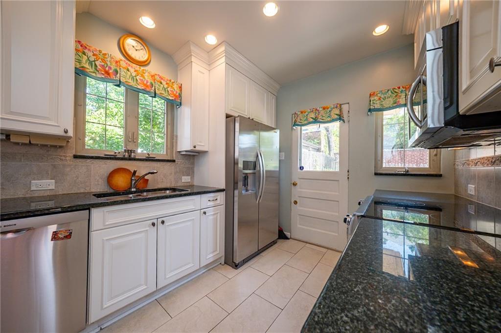 7533 Graymore Road Pittsburgh, PA 15221 - Photo 12 of 32 Gallery Image 12