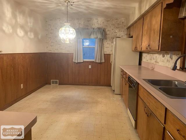 244 Morton Street Romeo, MI 48065 - Photo 9 of 38 50030624-8.JPG