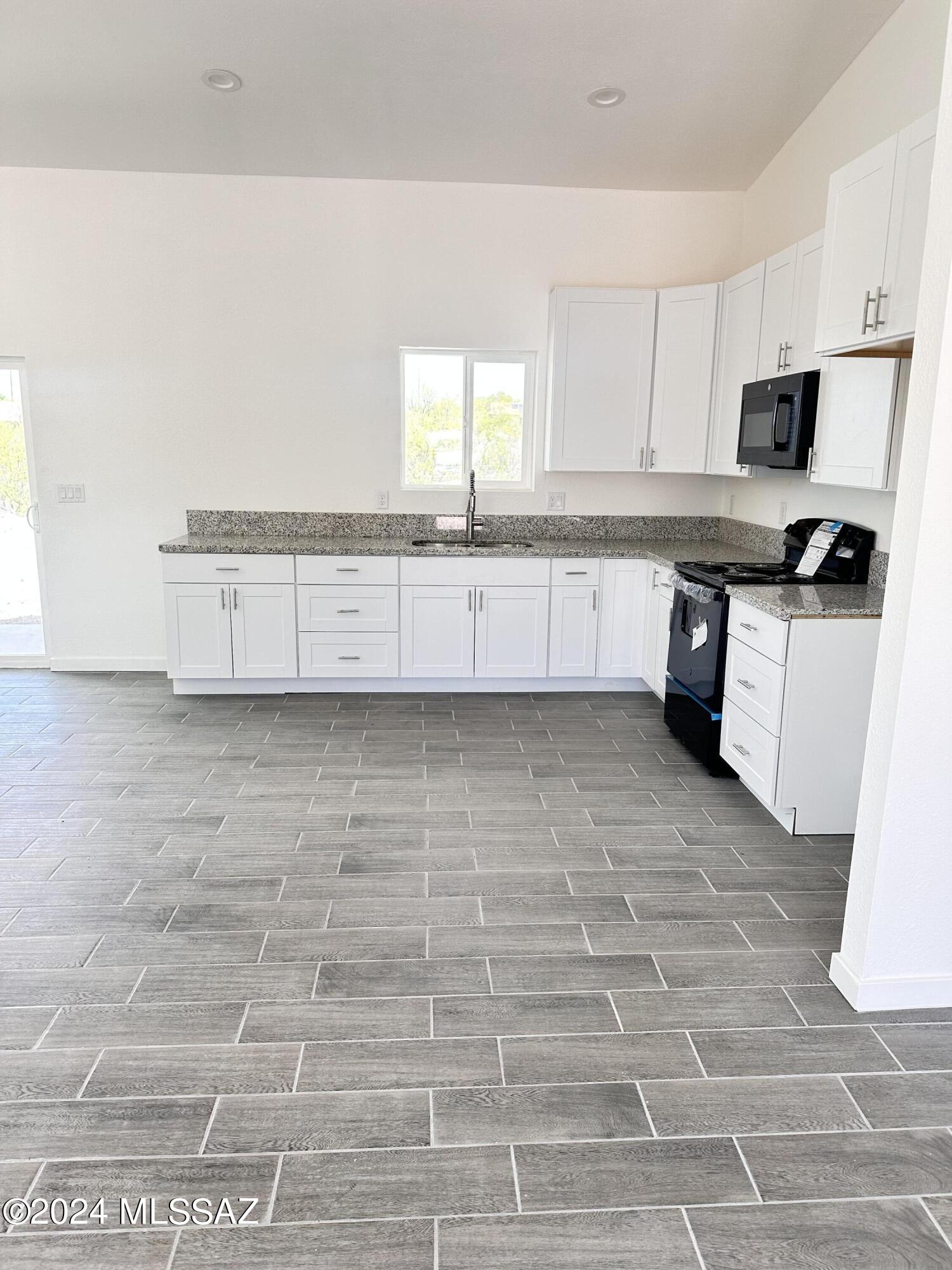 1184 Saga Court Rio Rico, AZ 85648 - Photo 4 of 20