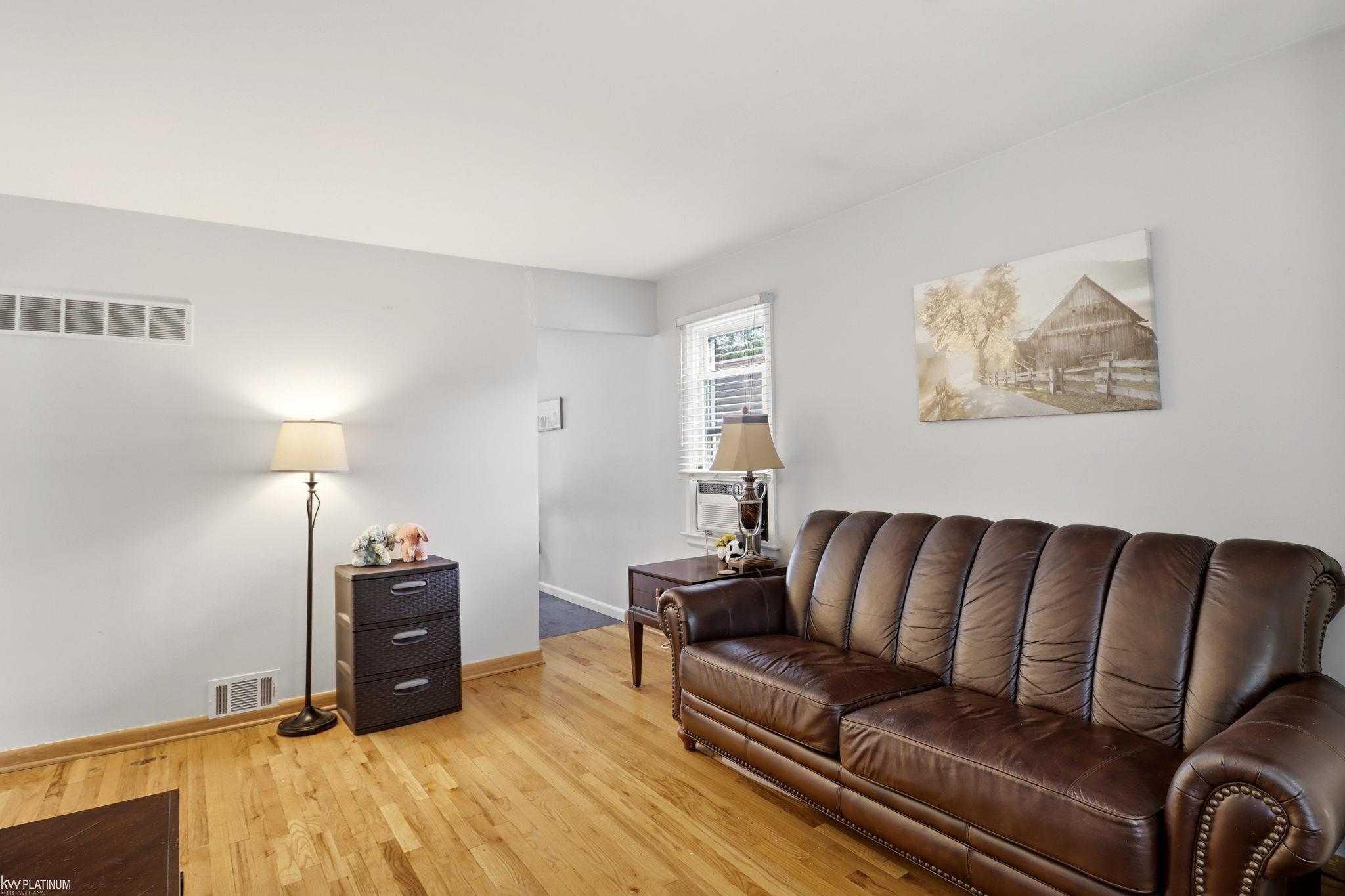 2223 Ridgemont Road Grosse Pointe, MI 48236 - Photo 7 of 23