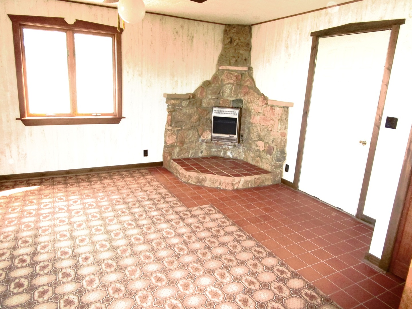 1713 Nauman Road Amboy, IL 61310 - Photo 15 of 38 a view of empty room with front door