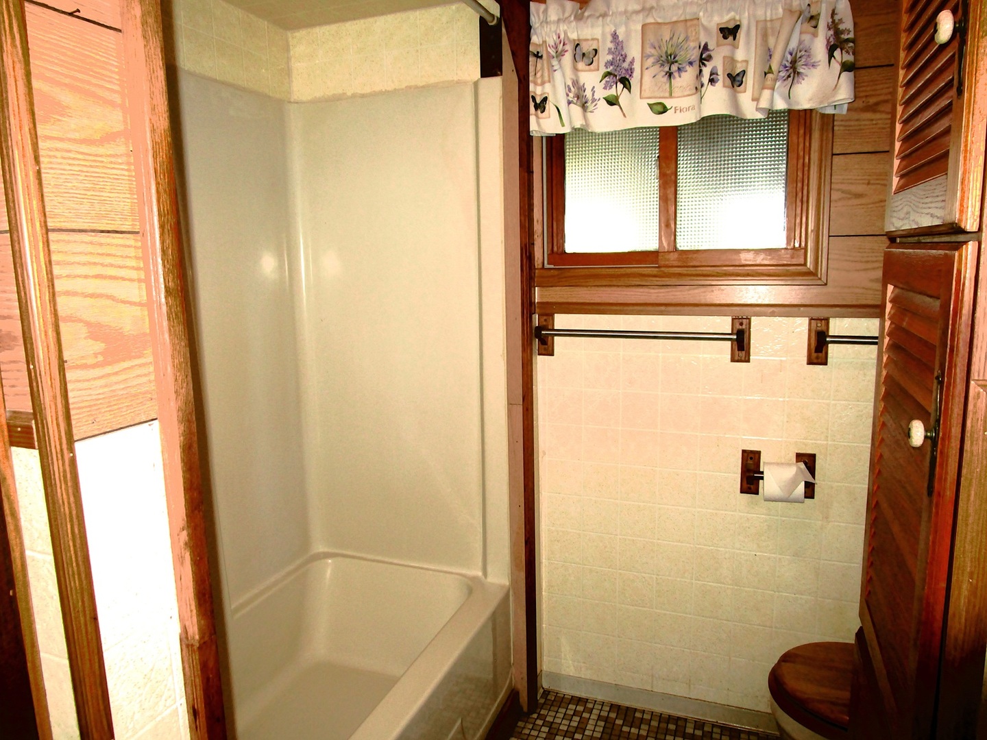 1713 Nauman Road Amboy, IL 61310 - Photo 23 of 38 a bathroom with a shower
