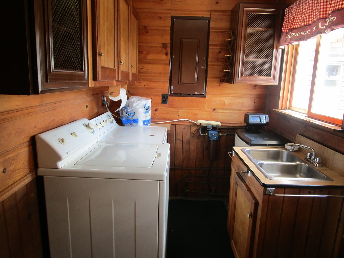 1713 Nauman Road Amboy, IL 61310 - Photo 24 of 38 a utility room with dryer and washer