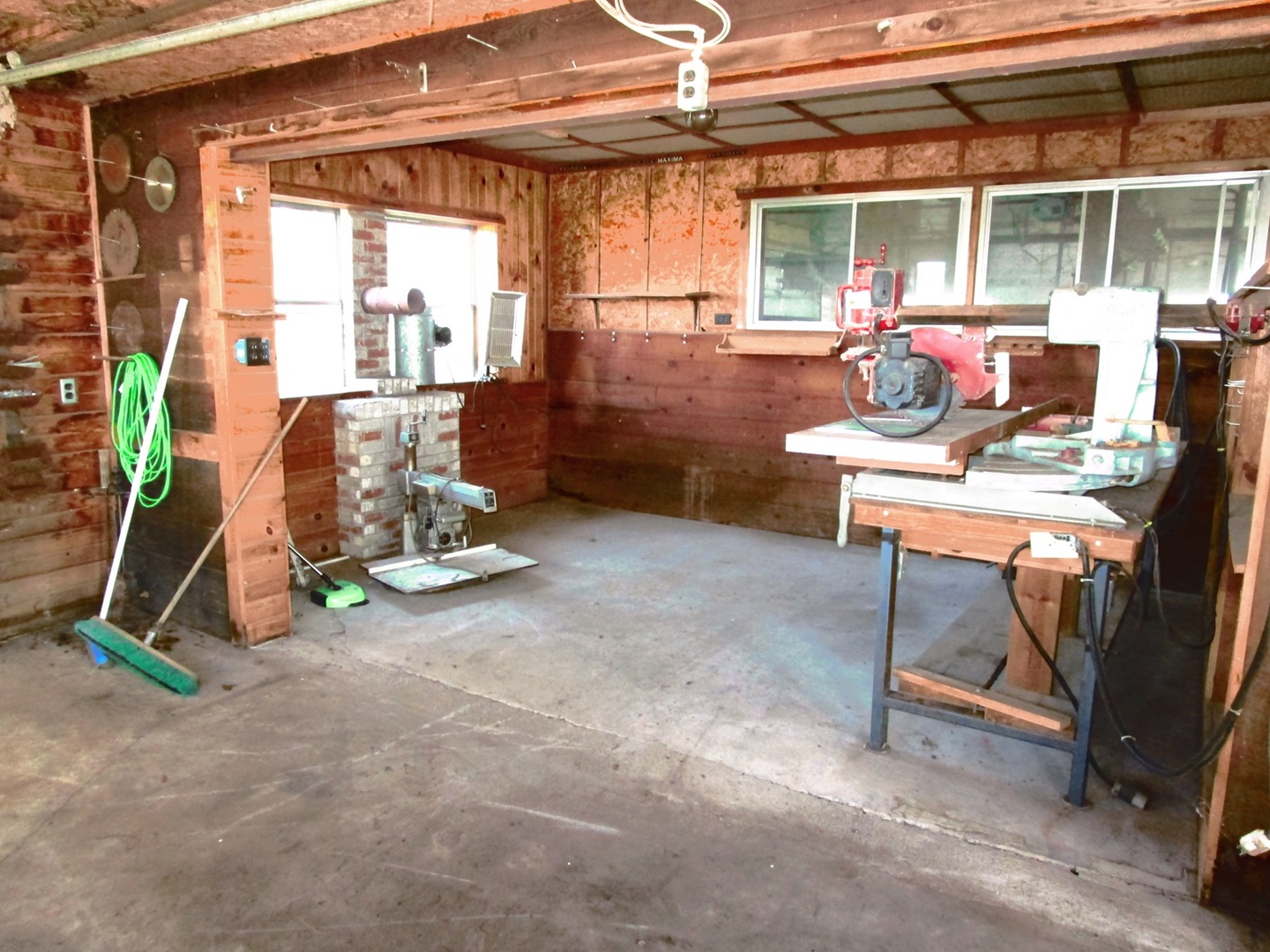 1713 Nauman Road Amboy, IL 61310 - Photo 28 of 38 a view of a room with gym equipment