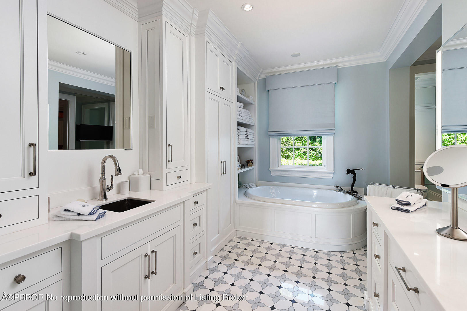 304 Garden Road Palm Beach, FL 33480 - Photo 15 of 25 1 of 2 Owner's Baths
