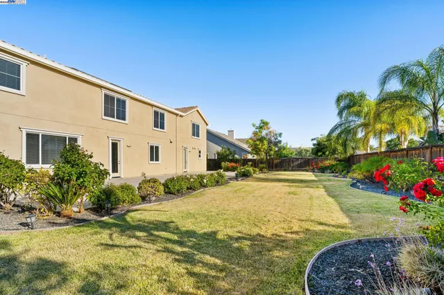 $1,299,000 | 2255 Sugarloaf Court, Brentwood, CA 94513