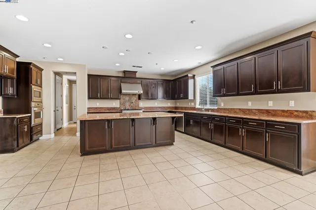 $1,299,000 | 2255 Sugarloaf Court, Brentwood, CA 94513