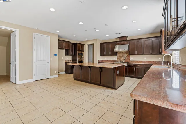 $1,299,000 | 2255 Sugarloaf Court, Brentwood, CA 94513