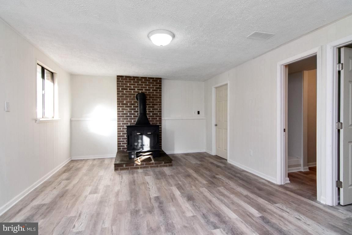 1103 East Beech Road Sterling, VA 20164 - Photo 19 of 26 Familyroom, Mudroom and laundry