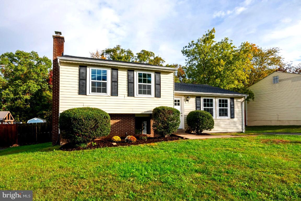 1103 East Beech Road Sterling, VA 20164 - Photo 23 of 26 Lovely front yard