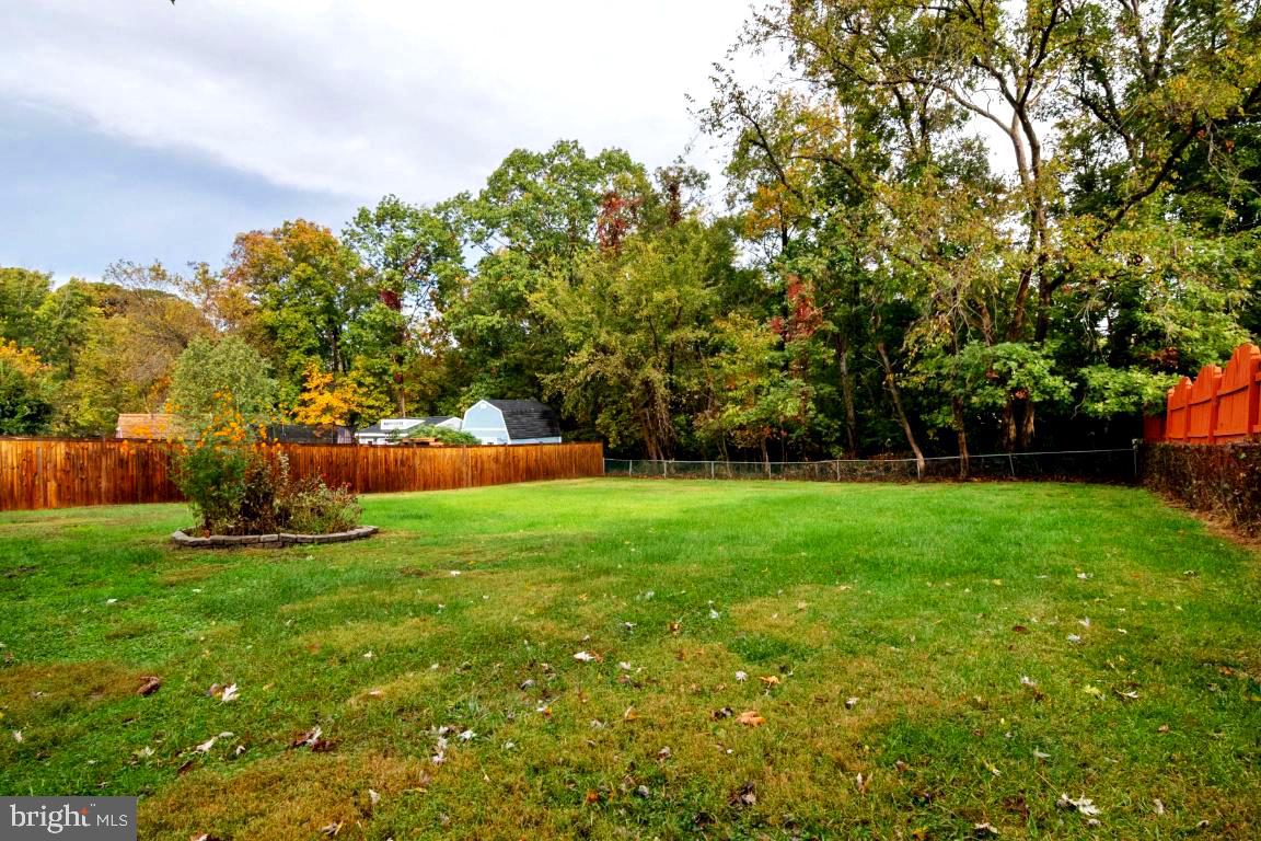 1103 East Beech Road Sterling, VA 20164 - Photo 25 of 26 SUPER Large back yard flat and fenced