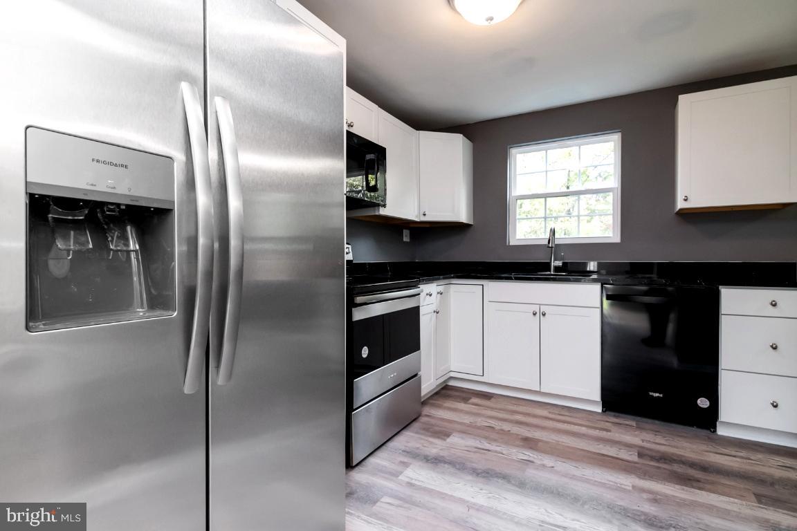 1103 East Beech Road Sterling, VA 20164 - Photo 3 of 26 Brand NEW Kitchen!