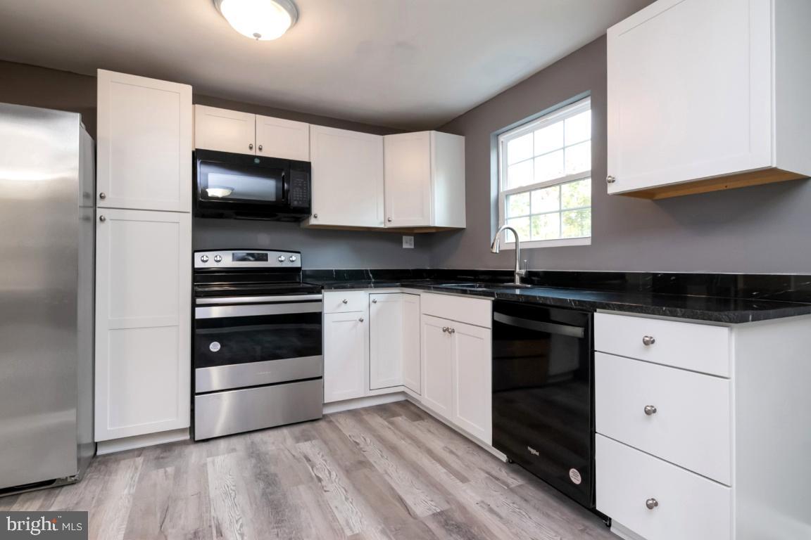 1103 East Beech Road Sterling, VA 20164 - Photo 5 of 26 NEW Stainless steel appliance