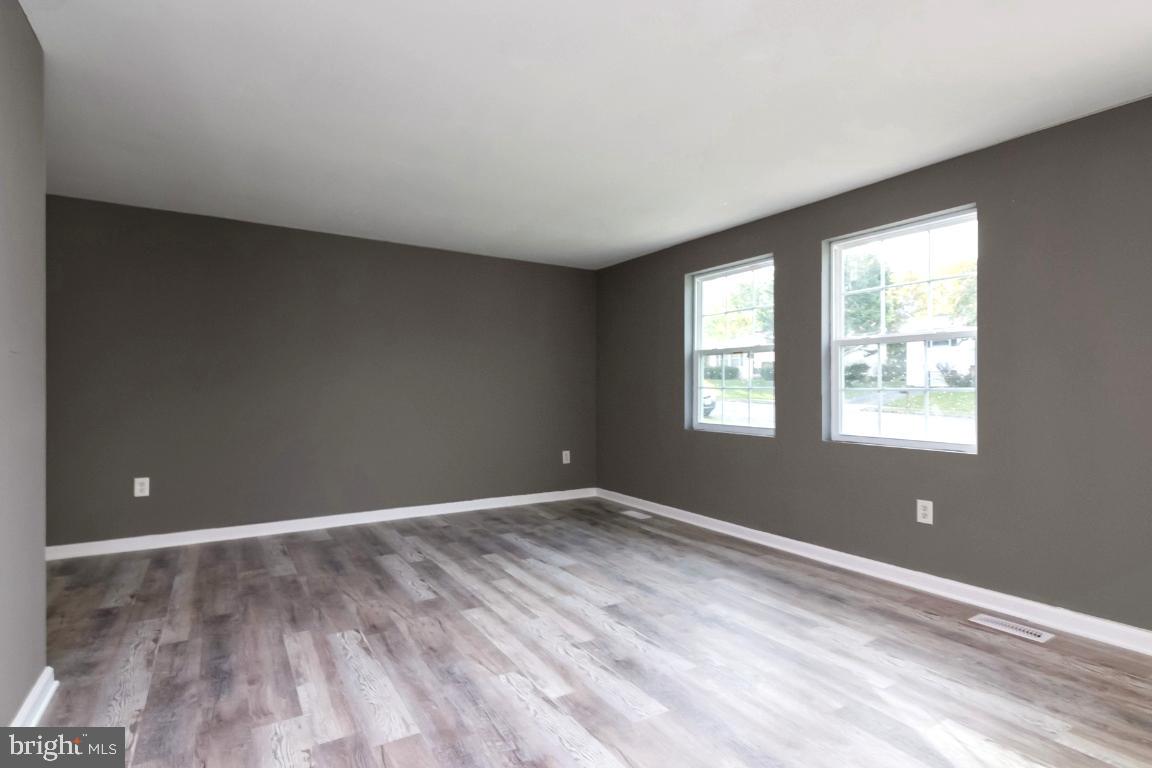 1103 East Beech Road Sterling, VA 20164 - Photo 7 of 26 Large entertaining space