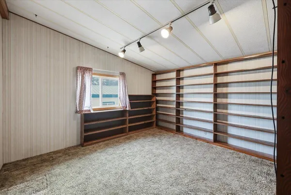 $1,200,000 | 11512 East Bridges Road, Elk, WA 99009