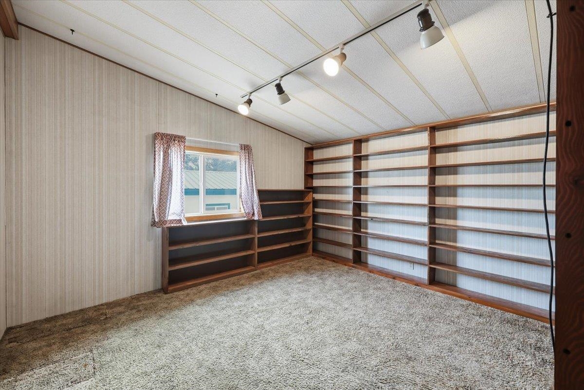 11512 East Bridges Road Elk, WA 99009 - Photo 17 of 36