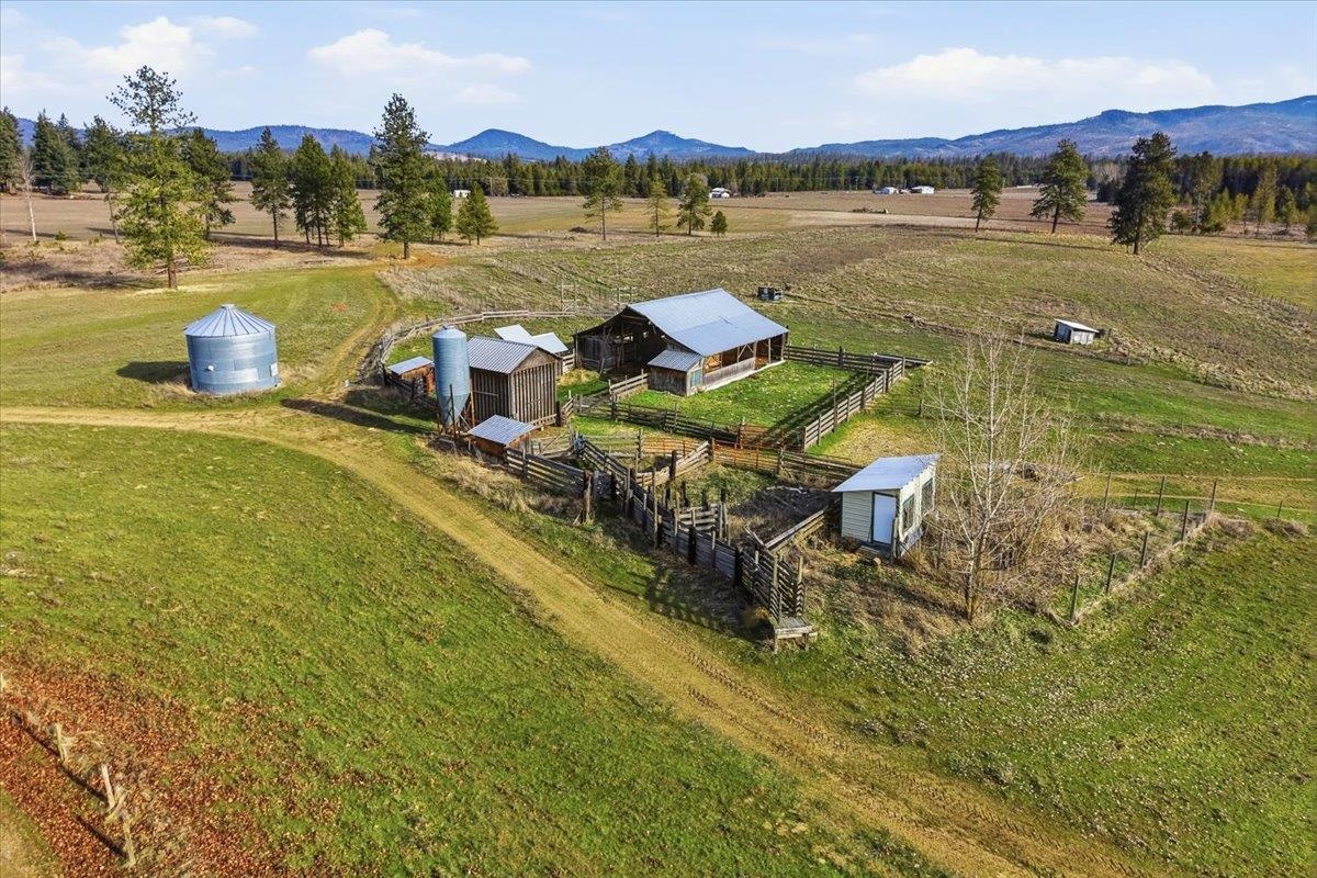 11512 East Bridges Road Elk, WA 99009 - Photo 33 of 36