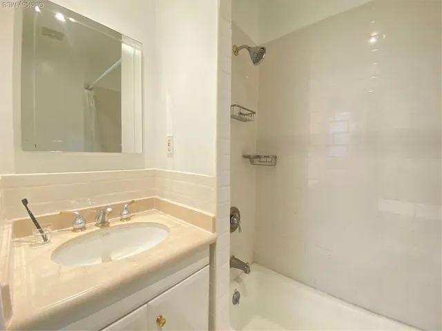 $2,800 | 84-80 161st Street, Unit 1 | Jamaica Hills