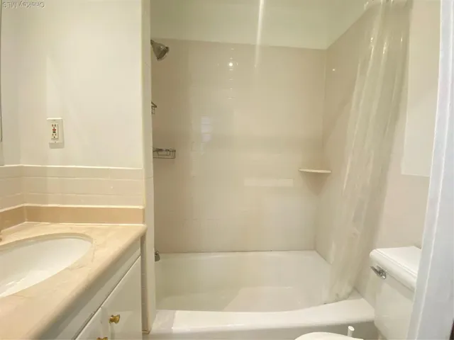 $2,800 | 84-80 161st Street, Unit 1 | Jamaica Hills