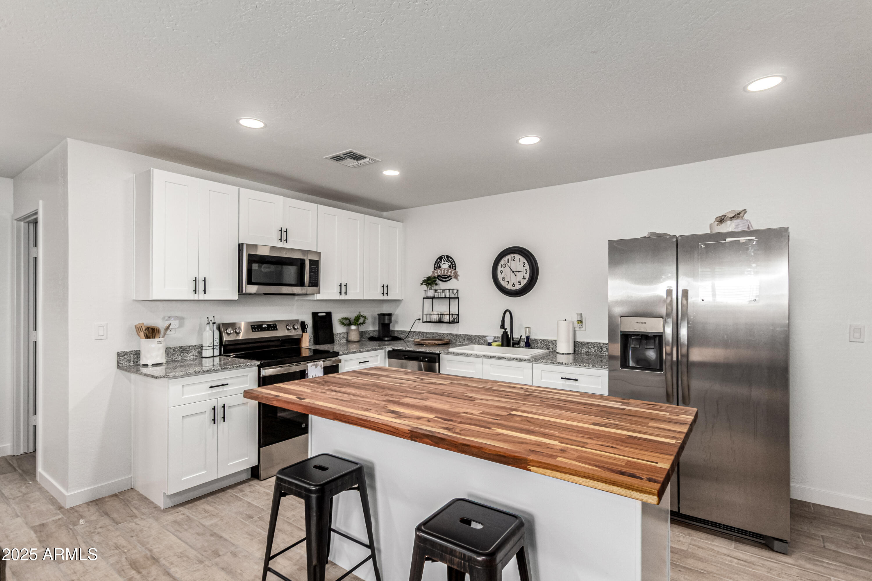 341 South Mountain Road, Unit 2 Apache Junction, AZ 85120 - Photo 4 of 21 17644e8b08f25aa803d932c61ce27266