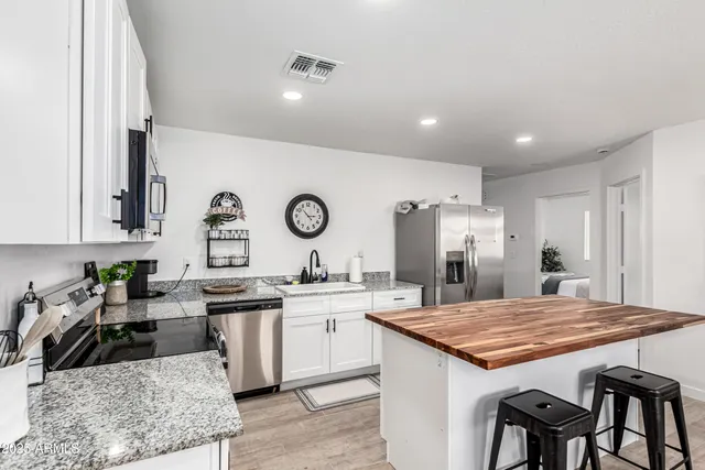 $1,900 | 341 South Mountain Road, Unit 2, Apache Junction, AZ 85120