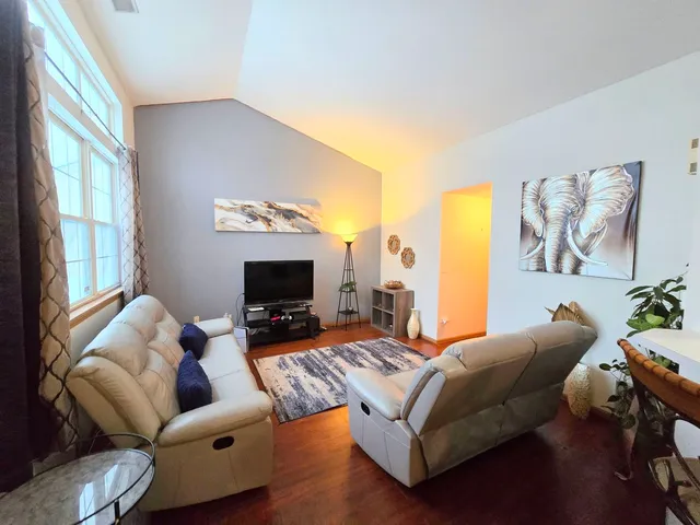 $285,000 | 2511 Sheehan Drive, Unit 203, Naperville, IL 60564