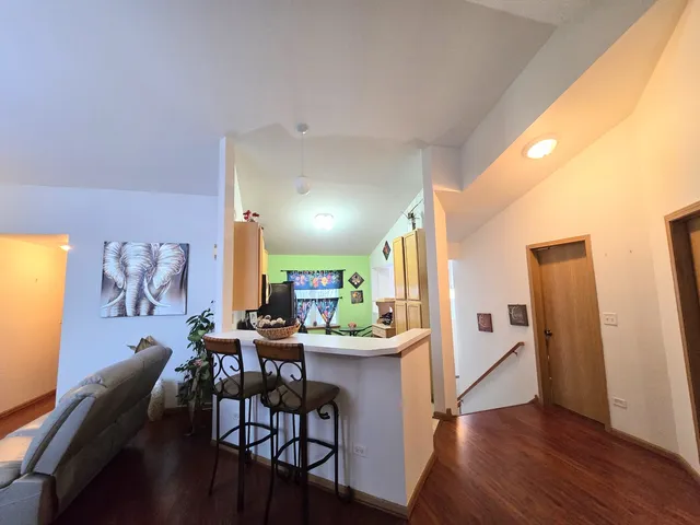 $285,000 | 2511 Sheehan Drive, Unit 203, Naperville, IL 60564