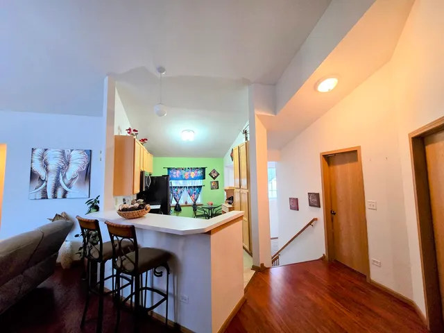 $285,000 | 2511 Sheehan Drive, Unit 203, Naperville, IL 60564