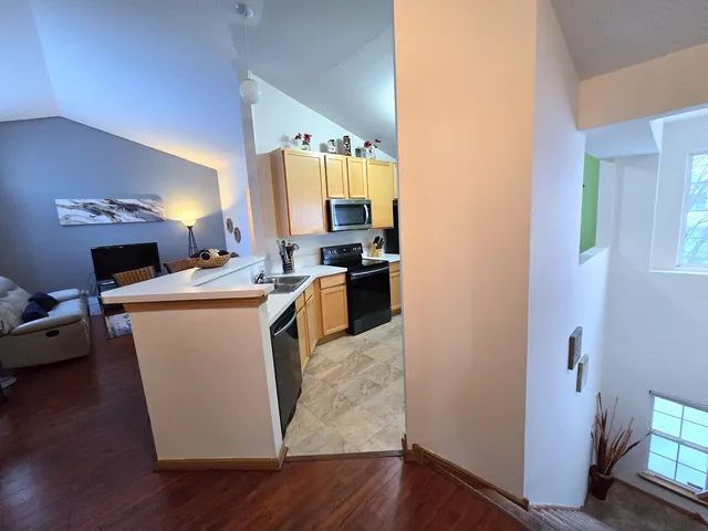 $285,000 | 2511 Sheehan Drive, Unit 203, Naperville, IL 60564