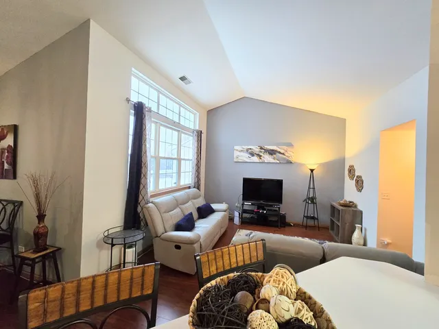 $285,000 | 2511 Sheehan Drive, Unit 203, Naperville, IL 60564