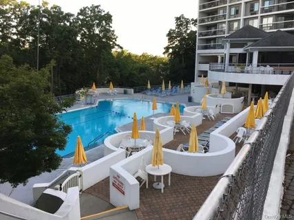 $410,000 | 500 High Point Drive, Unit 707, Hartsdale, NY 10530