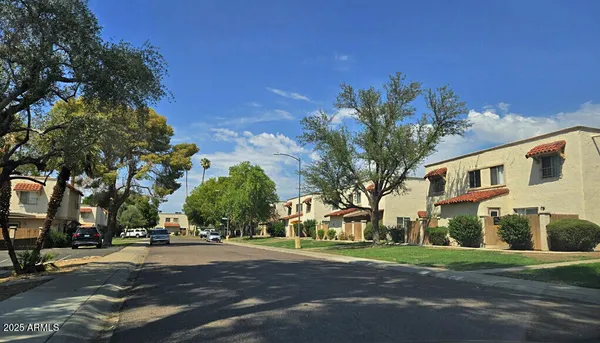 $1,500 | 1227 East Lawrence Lane, Phoenix, AZ 85020