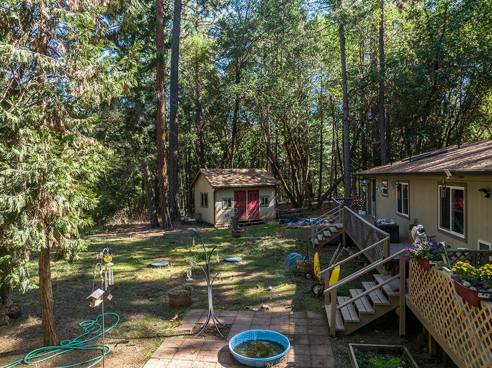 880 East Fork Road Williams, OR 97544 - Photo 24 of 47 24