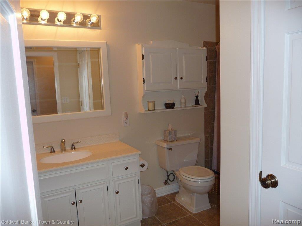 2875 Augustine Road Milford, MI 48381 - Photo 18 of 24 Main Bath 2