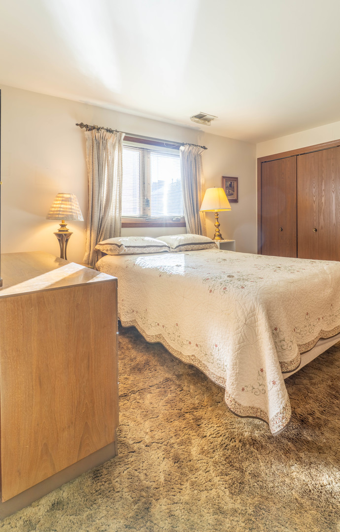6401 West 64th Place, Unit 2W Chicago, IL 60638 - Photo 17 of 41 a view of a kitchen with a sink and a refrigerator