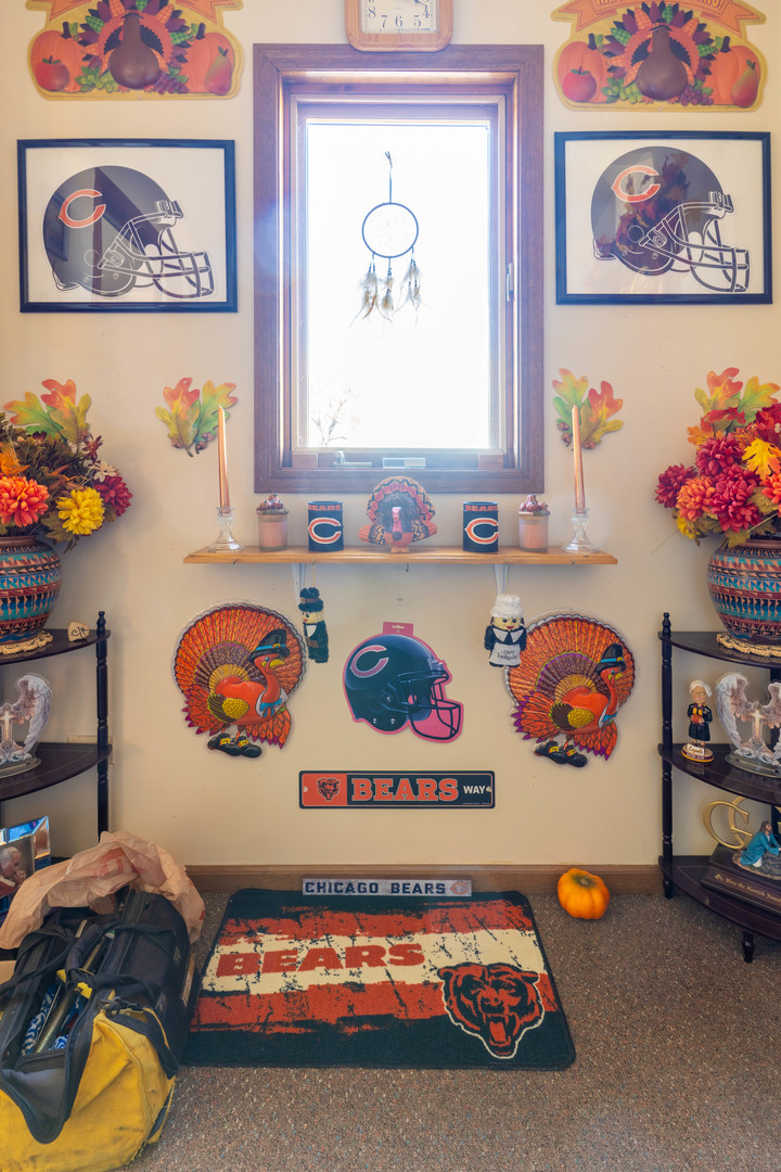 6401 West 64th Place, Unit 2W Chicago, IL 60638 - Photo 36 of 41 a room with toys and paintings on the wall